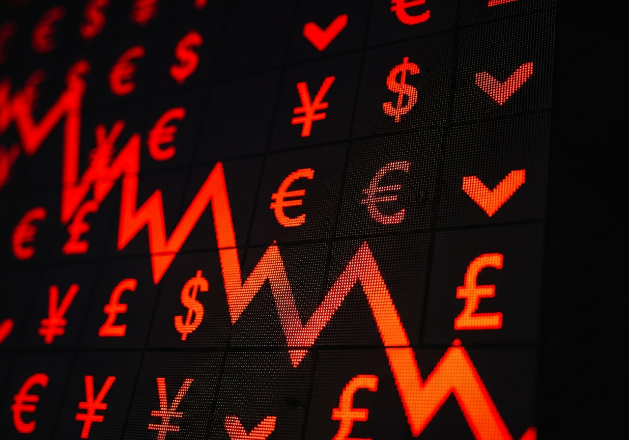 Rupiah Rekor Terlemah Rp17.346 Saat IHSG Anjlok di Bawah Level 7.000